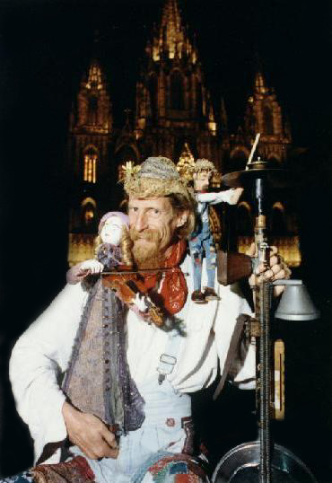 Grego in Grego Land, puppets Junior, Sakura-chan,
                stumpfiddle, Barcelona '92!